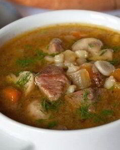 Грибной суп с говядиной и перловкой