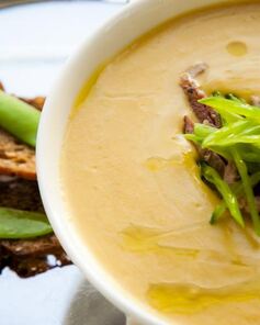 Крем-суп из нута с утиной грудкой