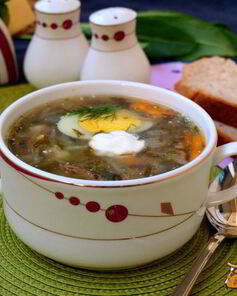 Щавелевый суп с капустой и шампиньонами