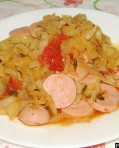 Солянка из капусты с сосисками