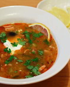 Солянка с копченостями