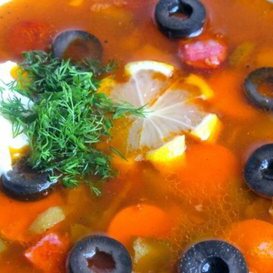 Рецепт солянка с лимоном и оливками