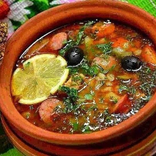 Рецепт солянка с охотничьими колбасками и каперсами