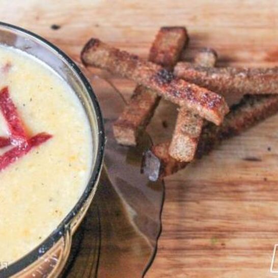 Рецепт картофельного супа-пюре с чесночными гренками