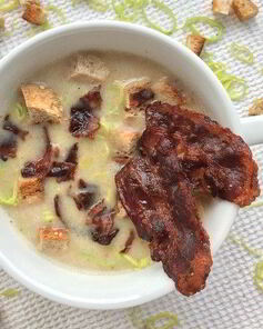 Суп-пюре из лисичек с беконом и пореем