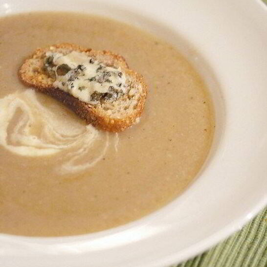 Рецепт суп-пюре из пастернака с луком-пореем и петрушкой