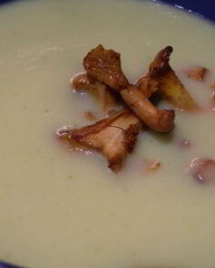 Суп-пюре из цукини с лисичками