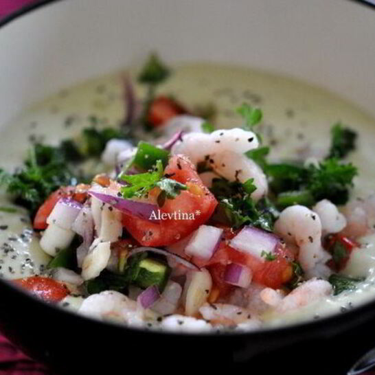 Рецепт суп с томатной сальсой, креветками и авокадо