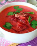 Свекольный суп со сметаной