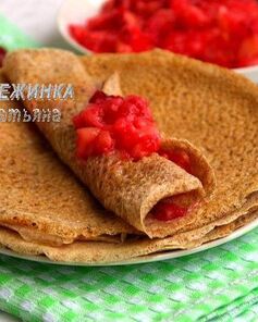 Блинчики из цельнозерновой муки с яблочно-клюквенной начинкой