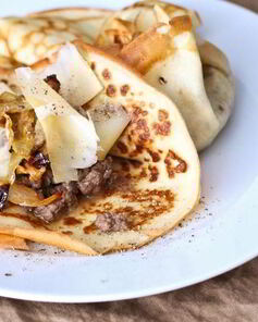 Блины с говядиной и луком