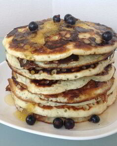 Панкейки с черной смородиной