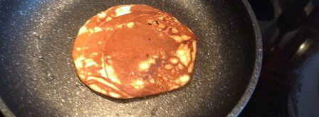 панкейки с черной смородиной. Шаг 4