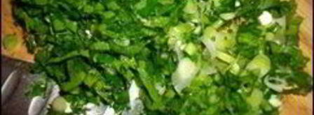 тонкие блины с начинкой и соусом из свежих томатов. Шаг 3