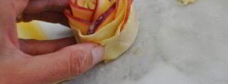 булочки из слоеного теста и яблок. Шаг 5