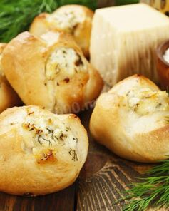 Булочки с чесноком и зеленью