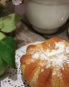 Булочки с глазированными яблоками