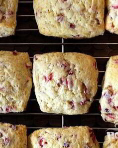 Булочки с клюквой и лимоном