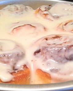 Булочки с корицей и сливочной поливкой