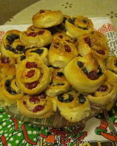 Булочки с начинкой из ягод и орехов