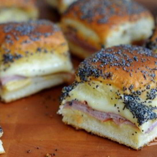 Рецепт булочки с сыром и ветчиной