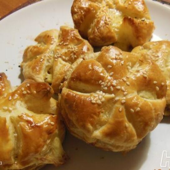 Рецепт булочки с ветчиной и сыром