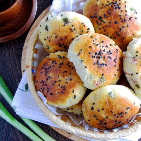 Рецепт булочки с зеленым луком и ветчиной