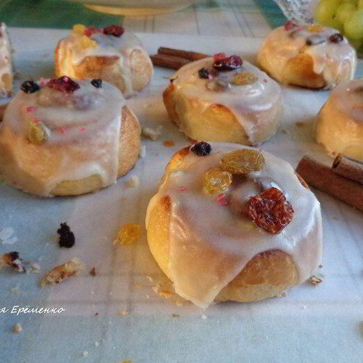 Булочки-улитки с изюмом и корицей