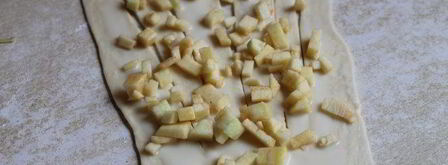 плюшки с яблоком и сгущенкой. Шаг 5