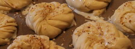 плюшки с яблоком и сгущенкой. Шаг 10