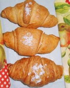 Праздничные французские круассаны