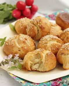Турецкие сырные булочки с кунжутом