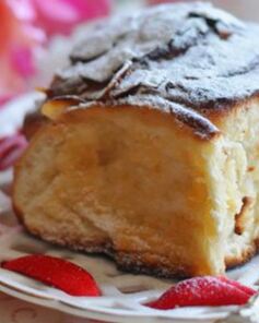 Весенние булочки с марципаном