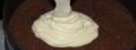 чизкейк без выпечки с сыром маскарпоне, клубникой и фруктами. Шаг 4