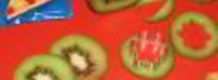 чизкейк без выпечки с сыром маскарпоне, клубникой и фруктами. Шаг 6