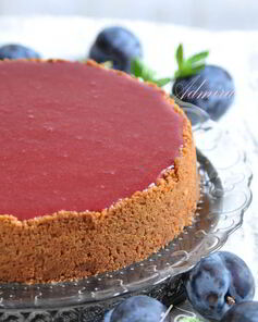 Чизкейк с сливовым покрытием