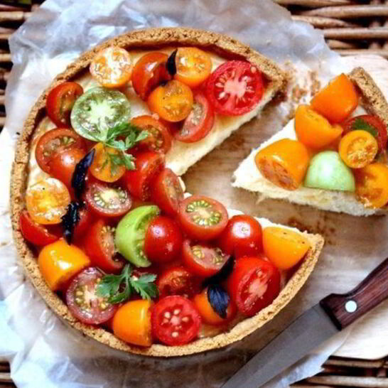 Рецепт чизкейк с сыром джюгас и помидорным салатом