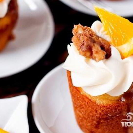 Рецепт апельсиновые капкейки с грецкими орехами и сливочной глазурью