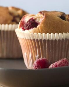 Кекс с малиной и корицей