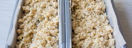 кекс со сливами и хрустящим штрейзелем. Шаг 12