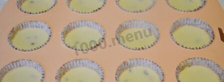 кексы в формочках на сметане. Шаг 7