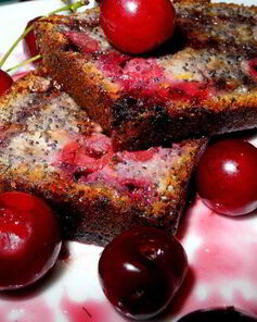 Маковый кекс с вишней и розмарином