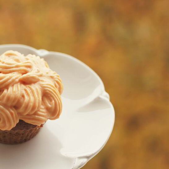 Рецепт цельнозерновые капкейки с пряным тыквенным кремом