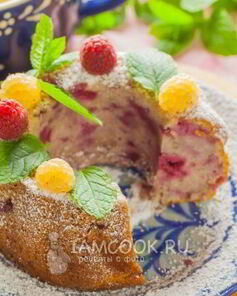 Творожный кекс с малиной