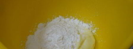 ванильные капкейки с сублимированной малиной и клубникой. Шаг 9