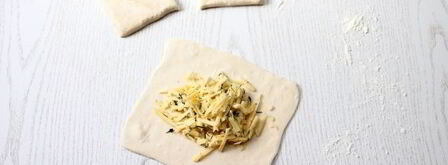 хачапури из слоеного теста. Шаг 8