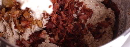 батоны на пшеничной закваске с беконом и луком. Шаг 7