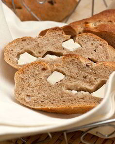 Гречневый хлеб с орехами и брынзой