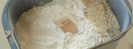 хлеб на йогурте с кунжутом в хлебопечке. Шаг 3