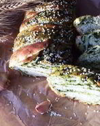 Хлеб с зеленью и чесноком